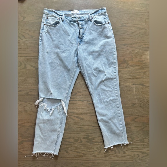 Abercrombie & Fitch The Skinny High Rise Light Wash Distressed Women’s size 18L - Picture 1 of 6
